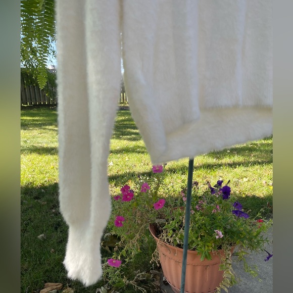 Express Ivory Cozy Fuzzy Crew Neck Sweater Sz M - Picture 5 of 13